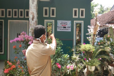 Berharap Bantuan, Puluhan...