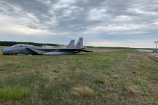 Jet F-15 Pelindung Trump...