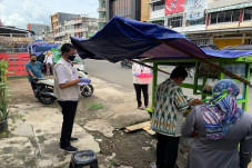 Awas, Rujak Mie yang...