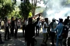 Demo di Dompu NTB Ricuh,...