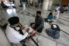 Bijak di Medsos untuk...