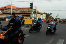 Hari Pertama PSBB, Masih...