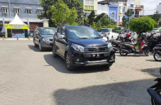 Mobil Dinas Camat Tanasitolo...