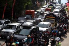 Tak Ada Beda, Surat...