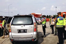 Bandel, Tujuh Mobil...