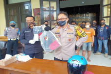 Dalam Pelarian ke Sumatera,...