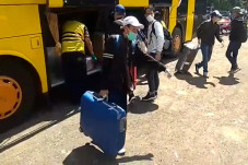 Bus Pengangkut 15 TKI...