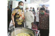 Hadapi COVID-19, Warga...