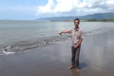 Berkeliaran di Pantai...