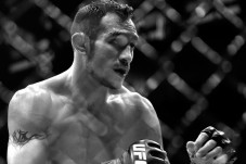 Tony Ferguson Sama Sekali...