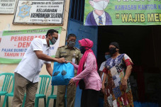 Peduli Dampak Corona,...