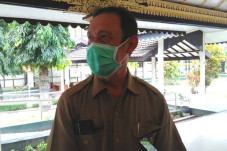Kasus COVID-19 dari...