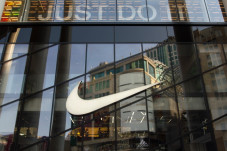Nike Sumbang 140.000...