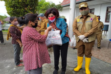 Bupati Dairi Serahkan...