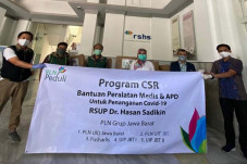 PLN Jabar Salurkan Ratusan...