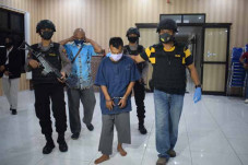 Kisah Cinta Bertepuk...