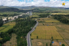 PUPR Tingkatkan Jalan...