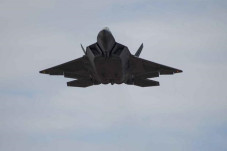 Jet Tempur Siluman F-22...