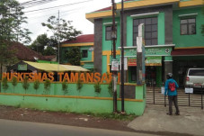 4 Pegawai Puskesmas...