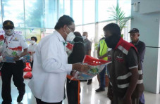 Pelindo IV Bagikan Ribuan...