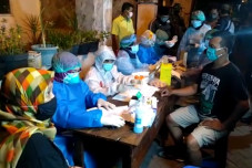 Rapid Test Warga Tiga...
