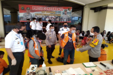 Polres Jakut Tangkap...