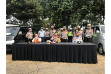 Puncak Nekat Mudik,...