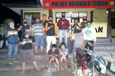 Tak Bayar Jasa Kencan,...