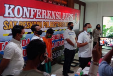 Pembunuhan Sadis Agen...