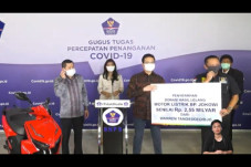 Gunakan Uang Tabungan,...