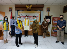 AXA Mandiri Donasikan...