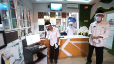 Tunggu Komando Pusat,...
