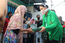 Jelang Lebaran, Hetty...