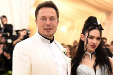 Elon Musk dan Grimes...
