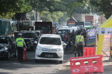 Ngotot Balik ke Jakarta,...