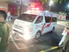 Tiba di Surabaya, Mobil...