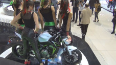 Bantu Ninja, Model Telanjang...