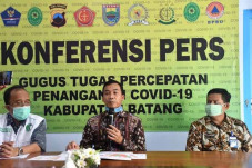Waduh, Dua Pedagang...
