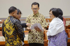Teror terhadap Diskusi...
