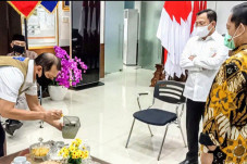 Diplomasi Sarang Burung...