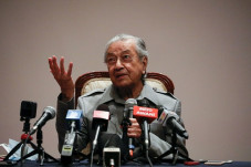 Mahathir: Pemimpin Partai...