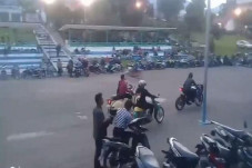 Motor dengan Knalpot...