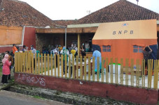 100 Warga Buninagara...