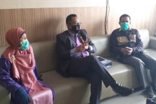 Guru Besar UII Laporkan...