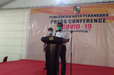 Seluruh Pasien Positif...