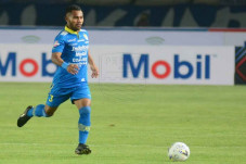 Begini Cara Bek Persib...