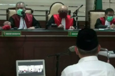 Sidang Perdana, Bupati...