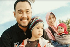Pasutri Nakes, Suami...
