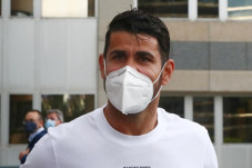 Bayar Denda, Diego Costa...