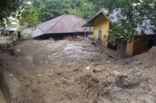 Longsor Hantam 5 Rumah...
